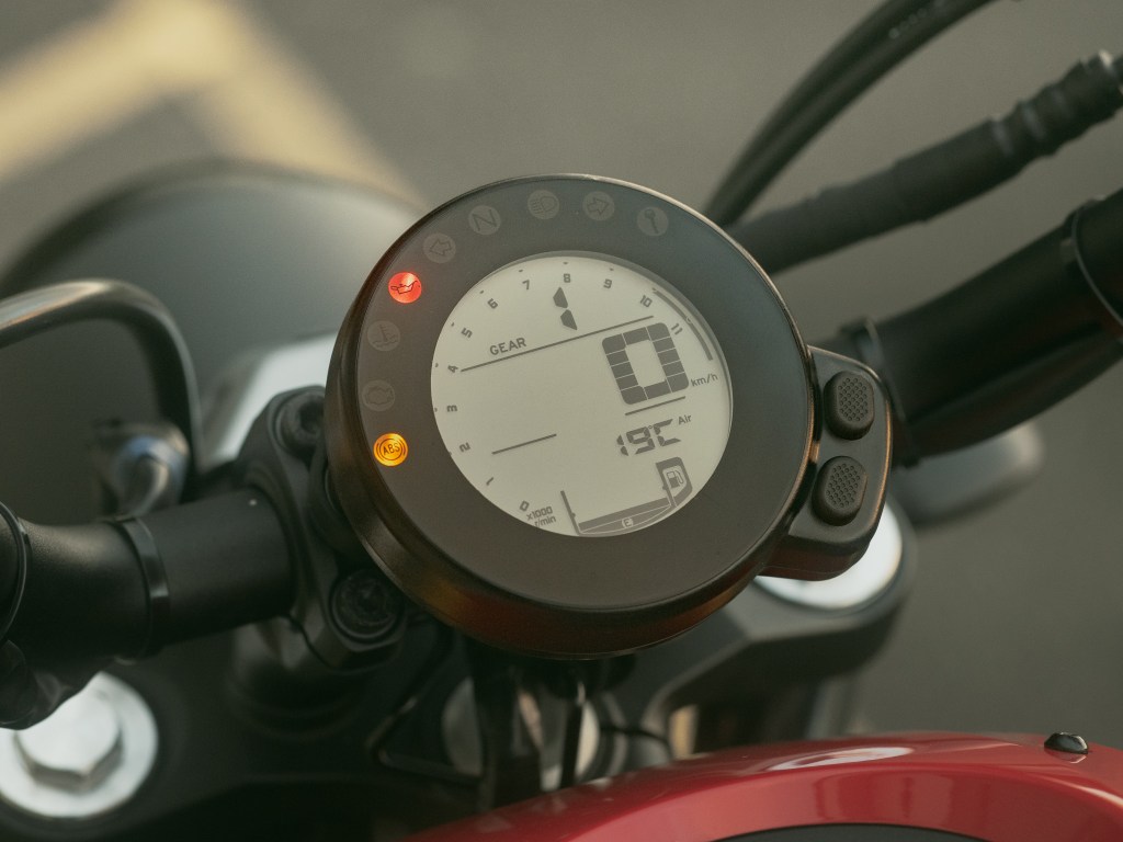 Close-up of the digital LCD dash. Circular and minimal style. 
